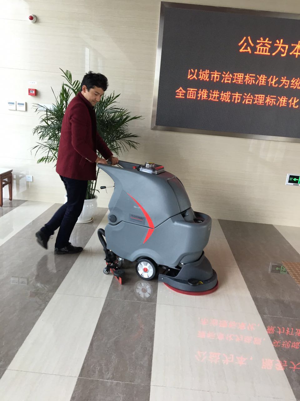 洗地機(jī)不下水的幾個(gè)自查辦法？動(dòng)動(dòng)手，就可輕松解決